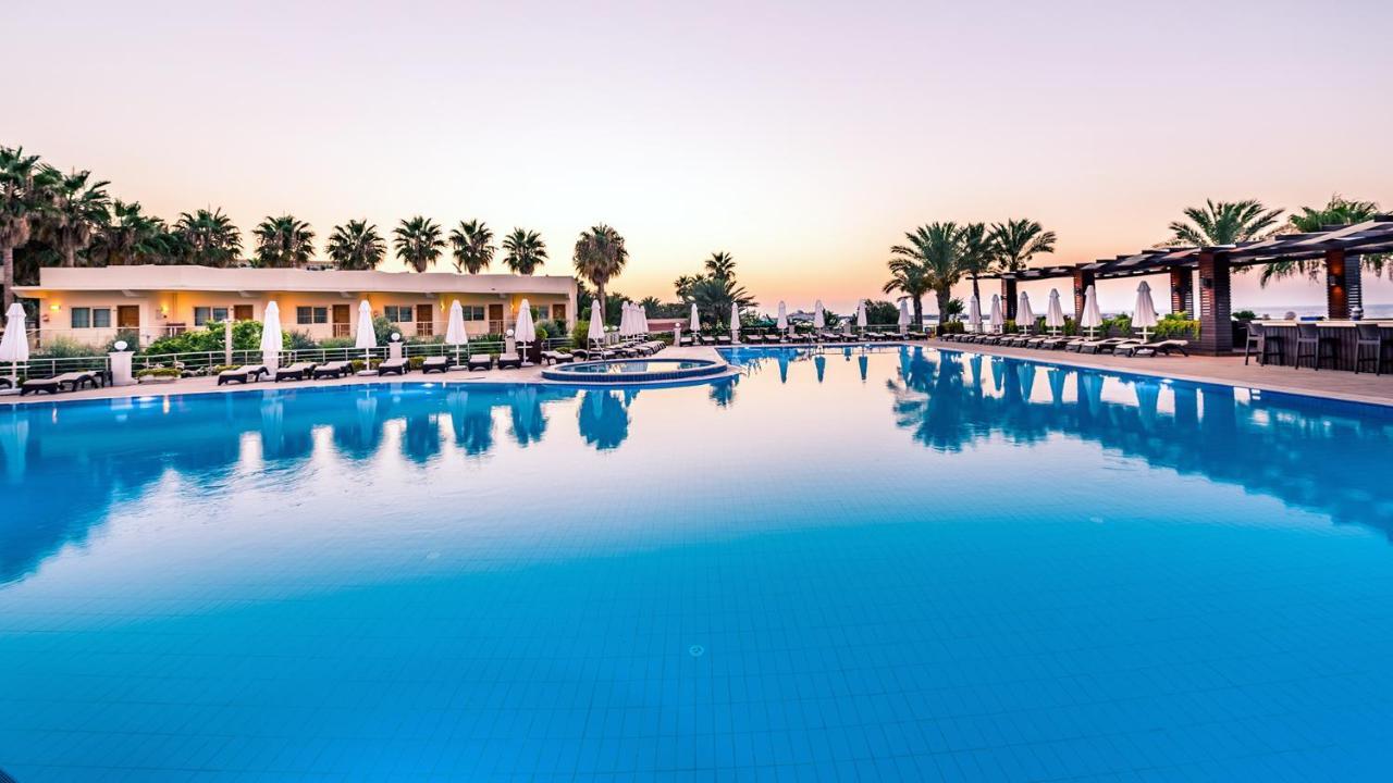 Vuni Palace Premium Hotel & Spa & Casino Beachfront Location ! Kyrenia  Exterior photo